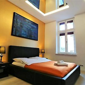 Deluxe Studio